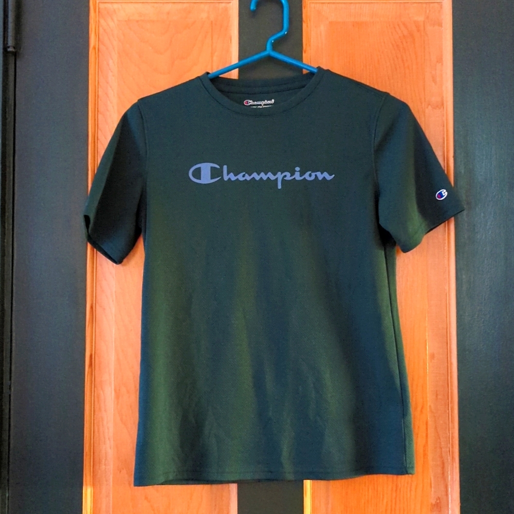 Champion Classic Boys Tee Size Medium 14/16 NWOT